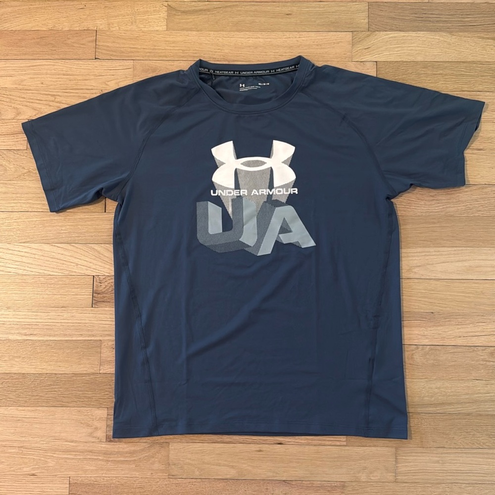 Under Armour Men’s Medium Navy Blue Shirt